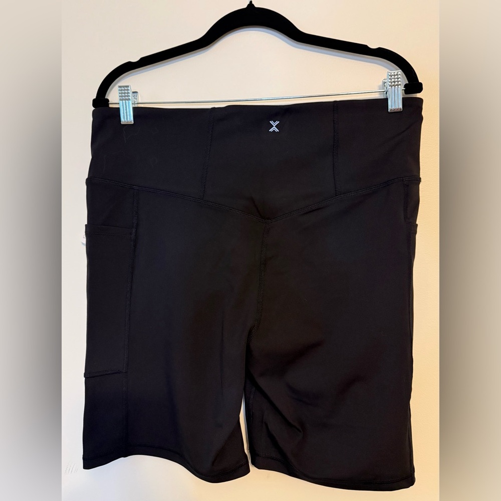 NWT Xersion EverUltra Fitted 8" Bike Shorts - Picture 2 of 5